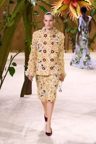 Look 13